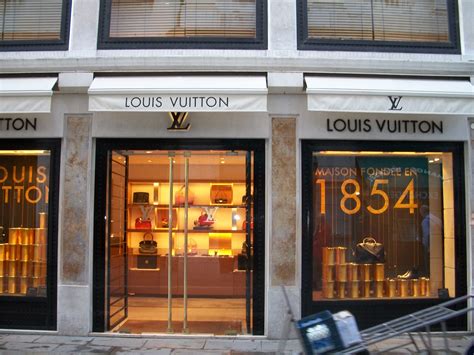 louis vuitton venezia stores.